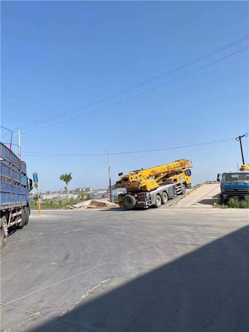 贵德县25吨吊车的租赁价格大概是多少？